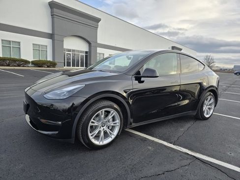 Used 2024 Tesla Model Y Long Range image 13