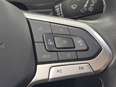 Used 2024 Volkswagen Tiguan SE image 37