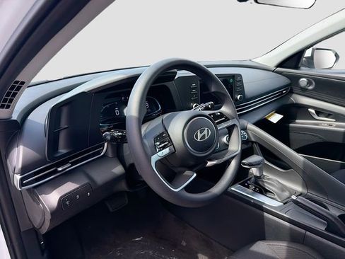 New 2026 Hyundai Elantra SE image 9