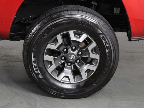 Used 2022 Toyota Tacoma SR w/ SR Convenience Package RWD image 14