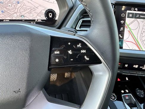 Used 2025 Audi Q4 e-tron Premium w/ Convenience Package image 19