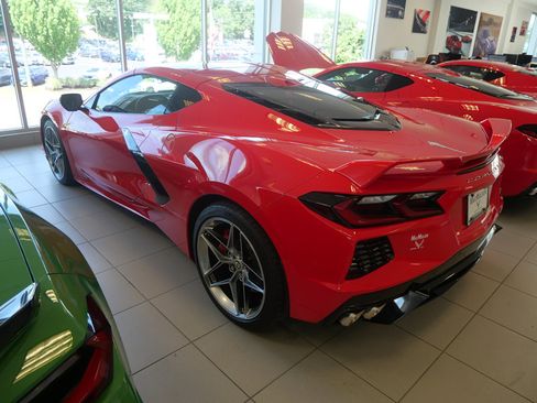 Used 2020 Chevrolet Corvette Stingray Preferred Cpe w/ 2LT Preferred Equipment Group RWD image 3