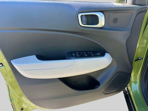 Certified 2023 Hyundai Venue SEL image 18