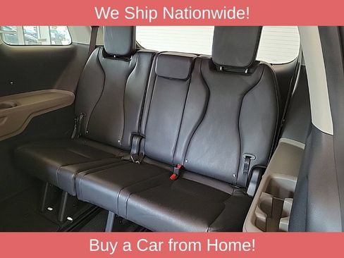 Used 2025 Kia Carnival FWD image 13