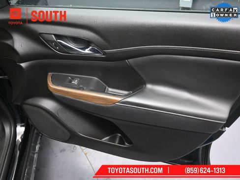 Used 2023 GMC Acadia SLE w/ Driver Convenience Package image 32