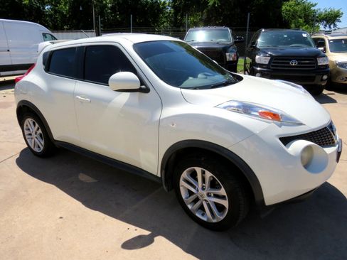 Used 2011 Nissan Juke S image 3