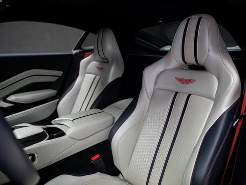 Used 2023 Aston Martin V8 Vantage Coupe RWD image 57