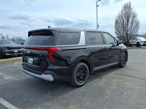 New 2026 Kia Carnival image 2