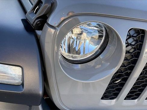 Used 2020 Jeep Gladiator Sport image 32