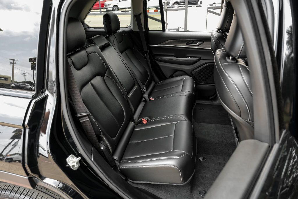 Used 2023 Jeep Grand Cherokee Limited w/ Black Appearance Package AWD/4WD image 46