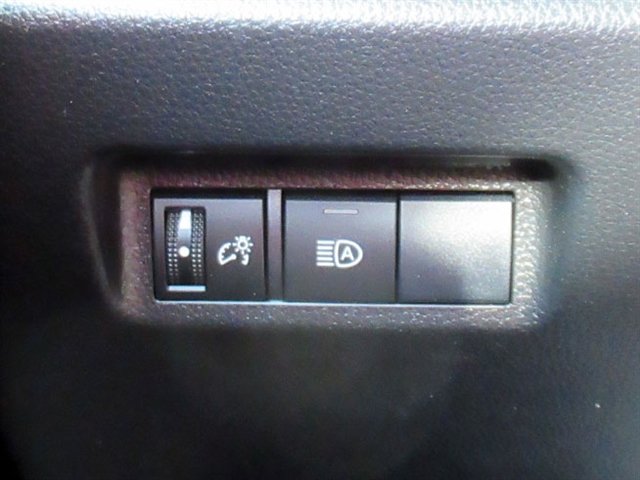 Used 2021 Toyota RAV4 LE FWD image 30