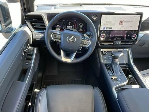 Used 2025 Lexus GX 550 w/ Accessory Package (31) AWD/4WD image 13