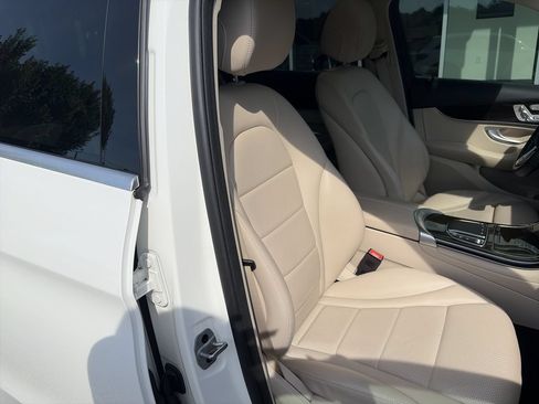 Used 2022 Mercedes-Benz GLC 300 image 35