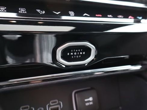 New 2026 Jeep Grand Cherokee Altitude AWD/4WD image 21