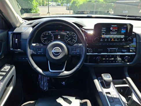 Certified 2024 Nissan Pathfinder SL w/ SL Premium Package AWD/4WD image 13