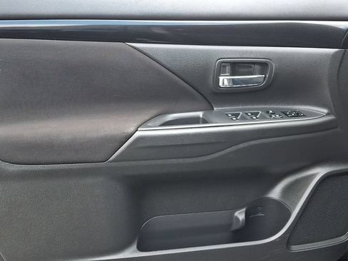 Used 2020 Mitsubishi Outlander ES AWD/4WD image 15