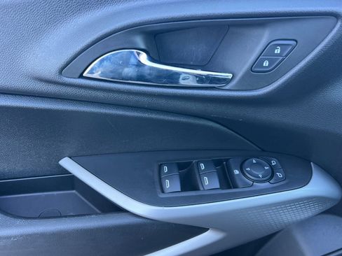 Used 2024 Chevrolet Trax RS w/ Sunroof Package image 12