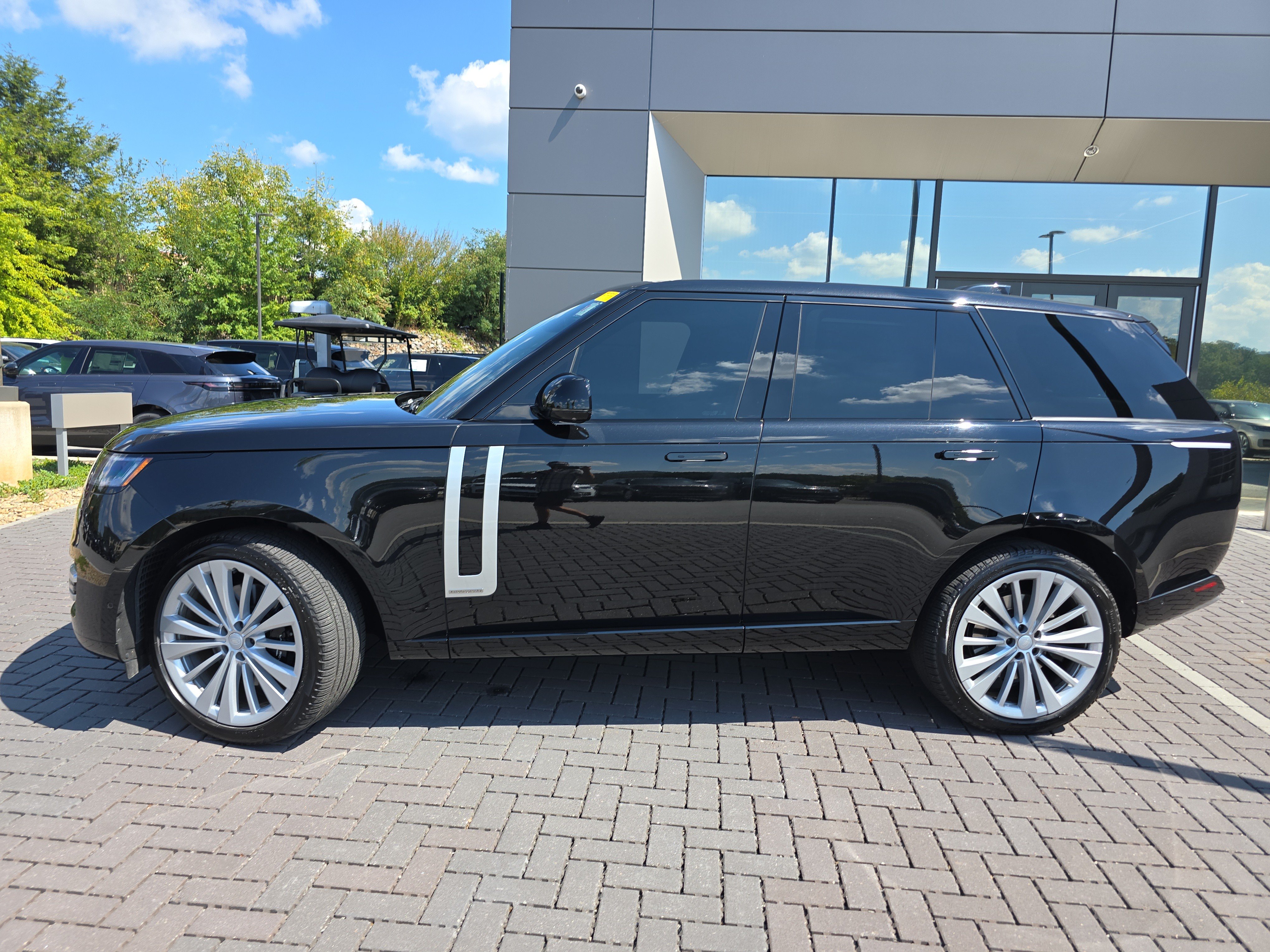 Certified 2024 Land Rover Range Rover Autobiography AWD/4WD image 9