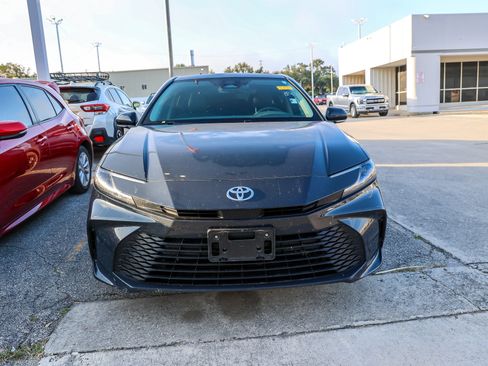 Used 2025 Toyota Camry LE FWD image 4