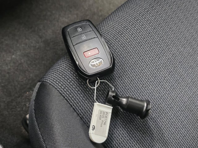 Used 2025 Toyota Prius LE FWD image 20