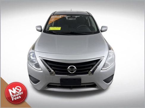 Used 2016 Nissan Versa SV image 9