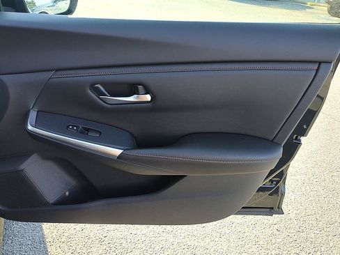 Used 2023 Nissan Sentra SR w/ Electronics Package FWD image 32