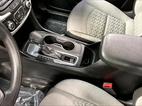 Used 2022 Chevrolet Equinox LS image 17