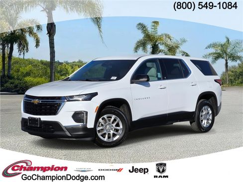 Used 2023 Chevrolet Traverse LS FWD image 1