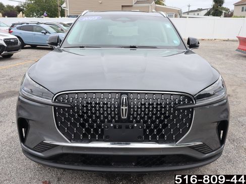 Used 2025 Lincoln Aviator AWD image 5