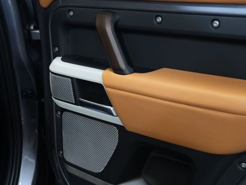 Used 2023 Land Rover Defender 130 X-Dynamic SE AWD/4WD image 28