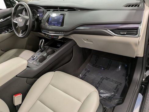 Used 2023 Cadillac XT4 Luxury w/ Cold Weather Package image 29