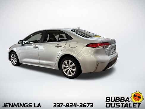 Used 2021 Toyota Corolla LE image 3