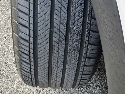 Used 2025 Honda Pilot Touring image 10