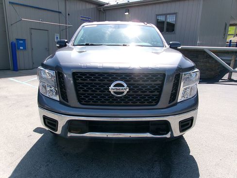 Used 2019 Nissan Titan SV AWD/4WD image 4