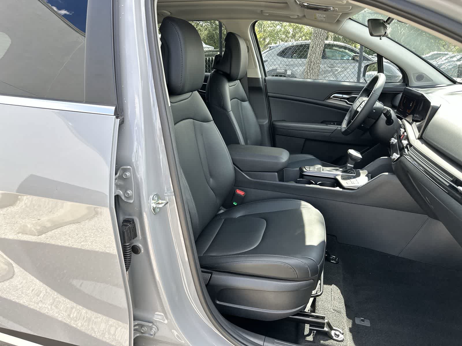 Used 2026 Kia Sportage EX w/ EX Panorama Roof Package FWD image 9
