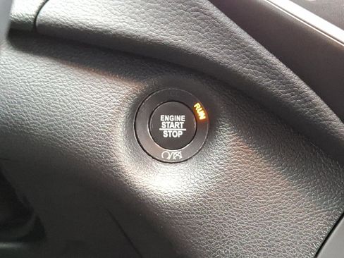 Used 2021 Jeep Cherokee Latitude Lux w/ Comfort/Convenience Group image 21