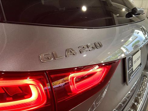 Used 2021 Mercedes-Benz GLA 250 4MATIC image 31