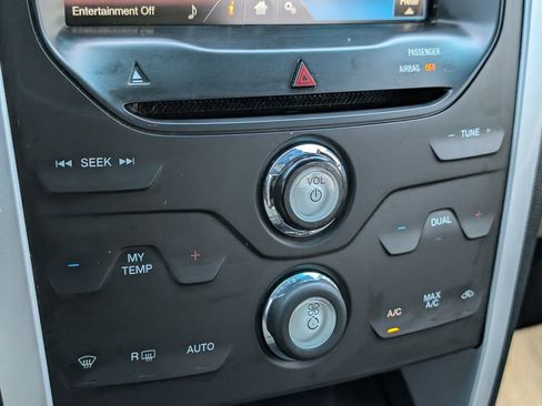 Used 2014 Ford Explorer XLT w/ Equipment Group 202A FWD image 21