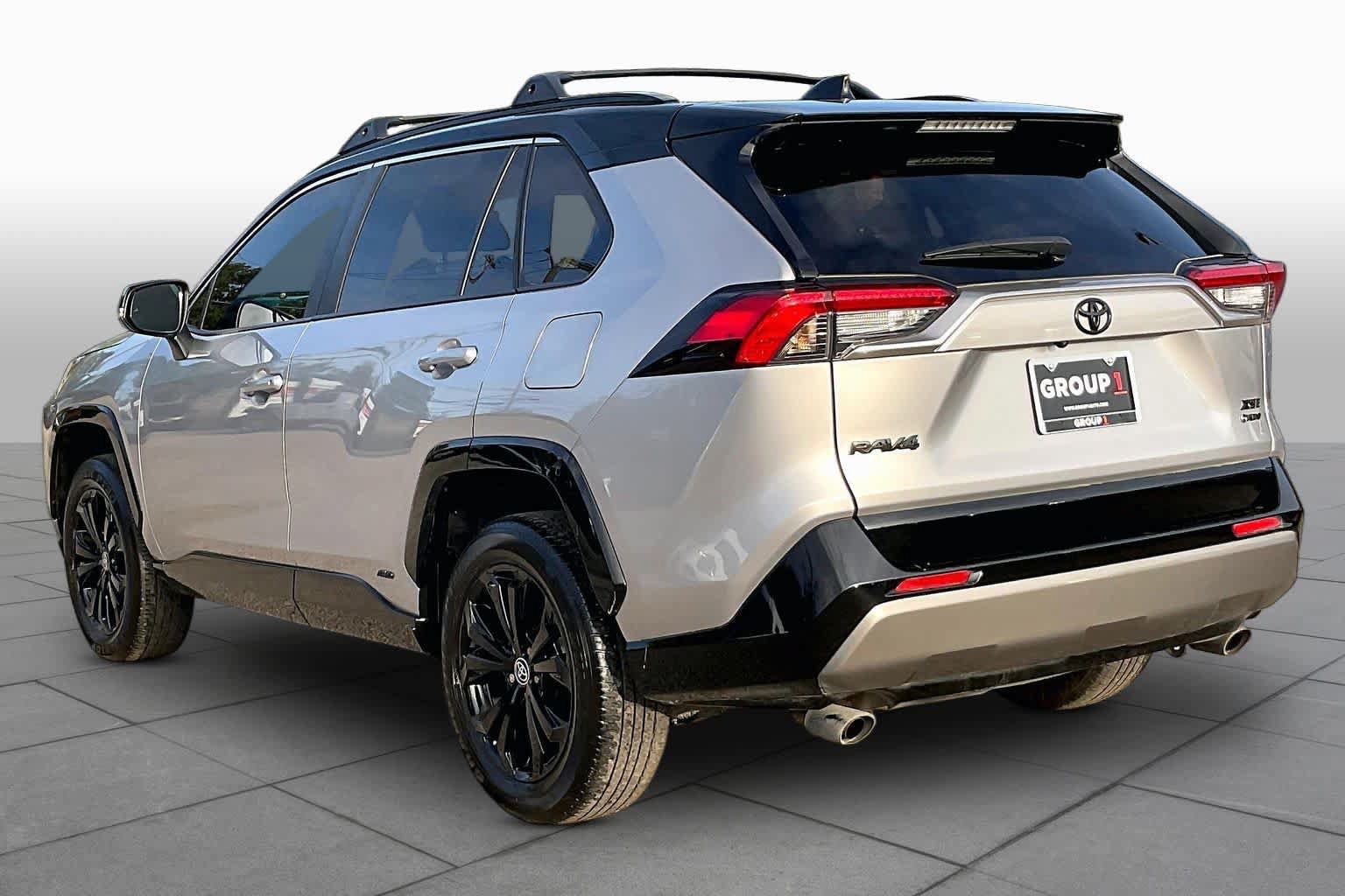 Used 2025 Toyota RAV4 XSE AWD/4WD image 12