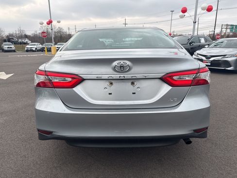 Used 2018 Toyota Camry LE image 6