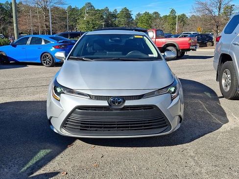 Used 2024 Toyota Corolla LE image 2