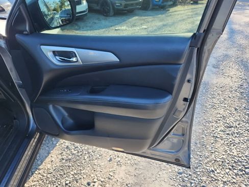 Used 2019 Nissan Pathfinder SL image 22