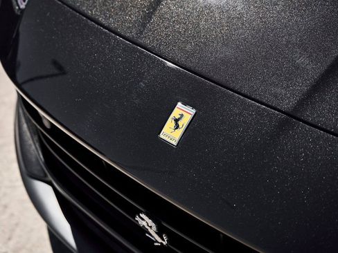 Used 2020 Ferrari Portofino RWD image 8