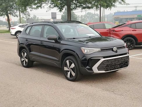 Used 2025 Volkswagen Taos S AWD/4WD image 3