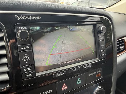 Used 2014 Mitsubishi Outlander SE image 20