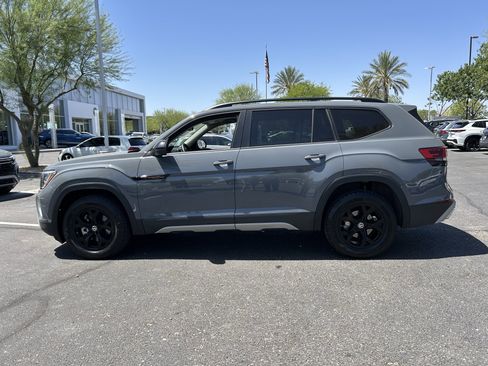Certified 2025 Volkswagen Atlas Peak Edition SE AWD/4WD image 2