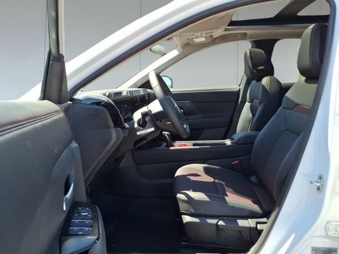 New 2026 Nissan Kicks SR w/ SR Premium Package FWD image 15