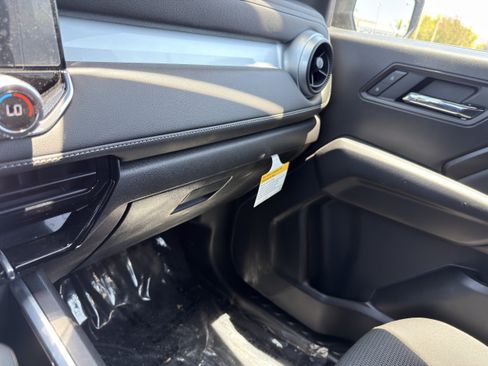 Used 2026 Chevrolet Colorado LT RWD image 35