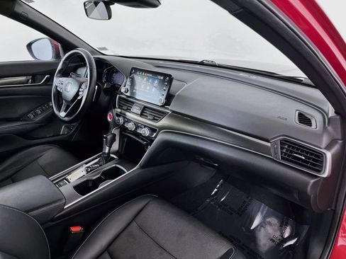 Used 2018 Honda Accord Sport image 32