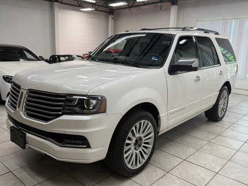 Used 2017 Lincoln Navigator Select AWD/4WD image 3